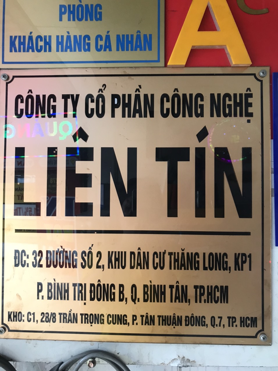 làm bảng tên công ty